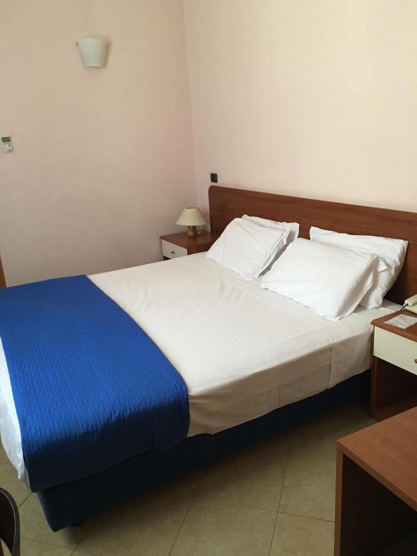 Albergo Ristorante Del Cacciatore Foggia Dış mekan fotoğraf