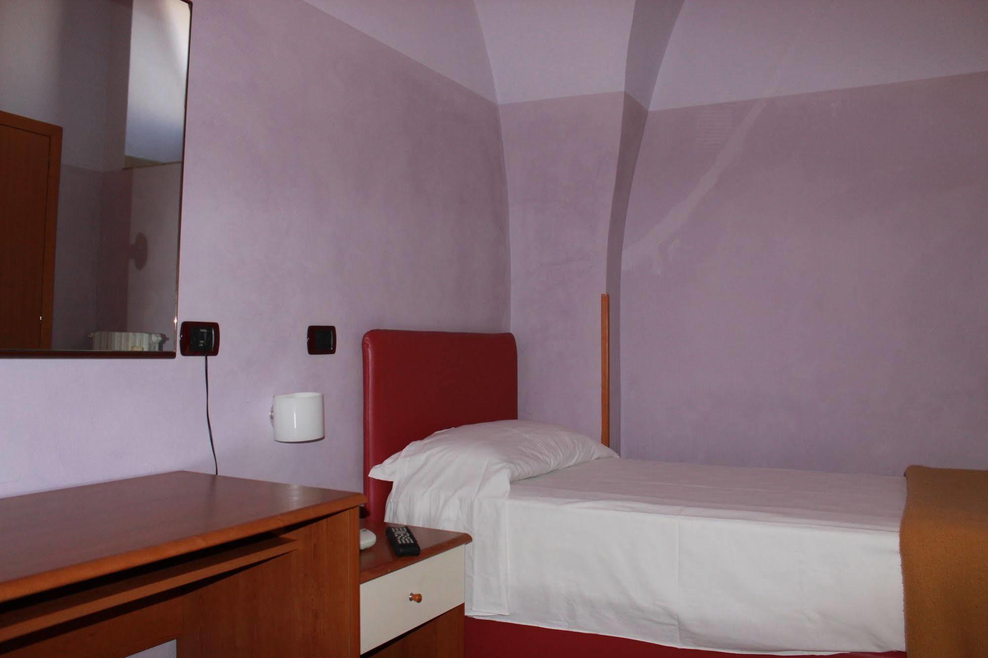 Albergo Ristorante Del Cacciatore Foggia Dış mekan fotoğraf