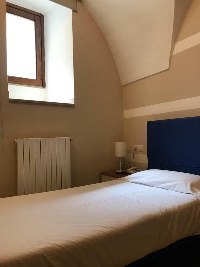 Albergo Ristorante Del Cacciatore Foggia Dış mekan fotoğraf