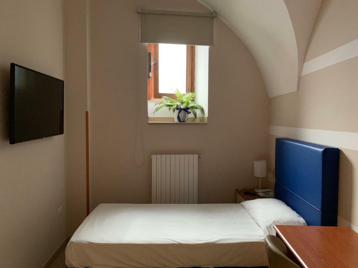 Albergo Ristorante Del Cacciatore Foggia Dış mekan fotoğraf