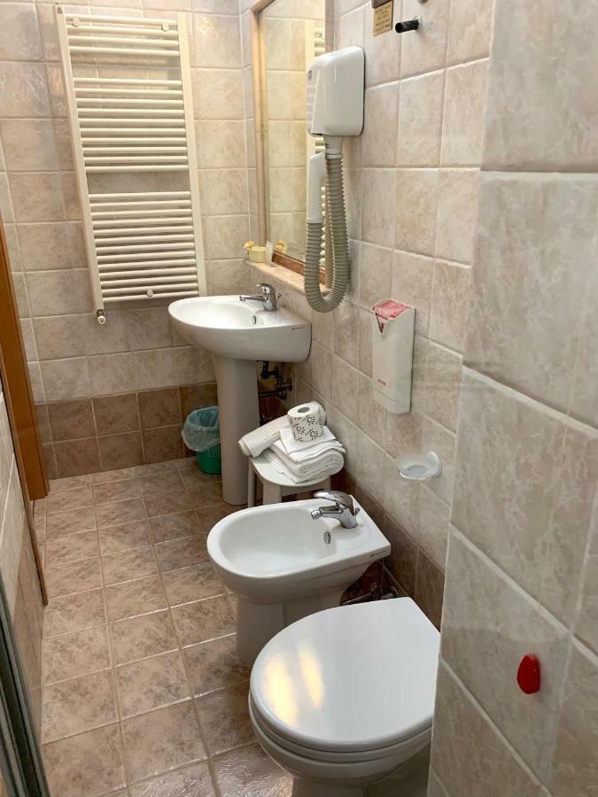 Albergo Ristorante Del Cacciatore Foggia Dış mekan fotoğraf